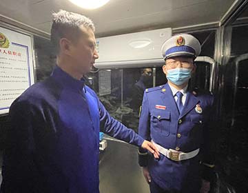 2.检查营门警卫.jpg