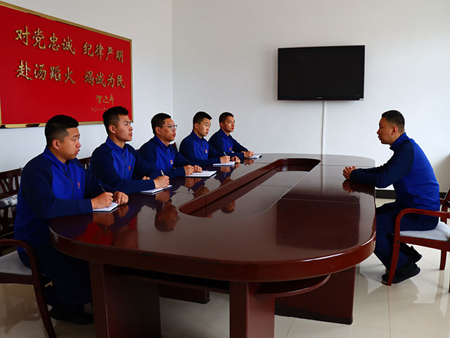 1召开专题会议.JPG